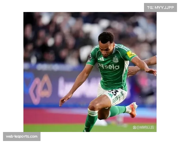 西汉姆联球员帕奎塔因一次危险拦截动作被出示黄牌警告